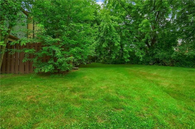 7311 Lafayette Sq, Hopewell Twp, PA 15001 - view of green lawn
