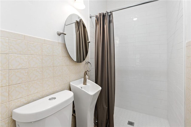 428 Card Ave, Wilmerding, PA 15148 - full bath featuring a tile shower and tile walls