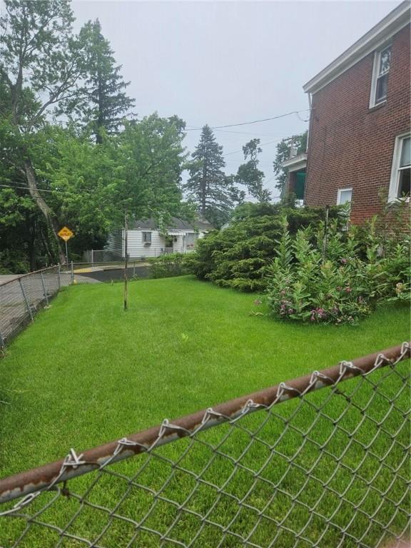 2945 Devlin St, Arlington, PA 15210 - view of yard