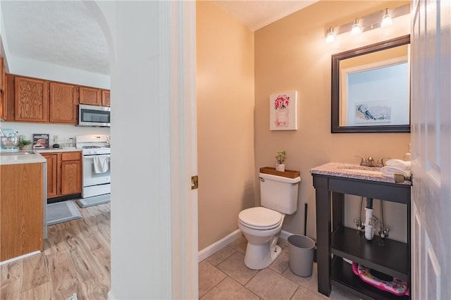 811 Sunset Cir Unit 811, Cranberry Twp, PA 16066 - bathroom with a sink and toilet