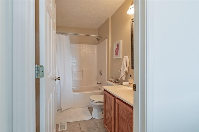 811 Sunset Cir Unit 811, Cranberry Twp, PA 16066 - bathroom with tile patterned flooring, shower / bath combination with curtain, and vanity
