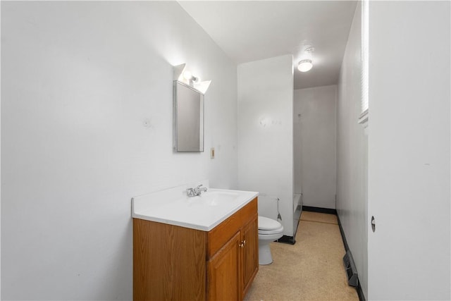 625 N Main St, City Of Washington, PA 15301 - full bath featuring toilet and vanity