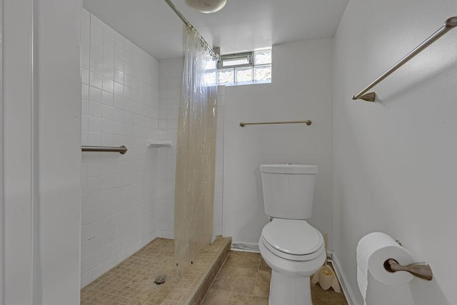 105 Eakin Dr, Brighton Twp, PA 15009 - bathroom with toilet and a shower stall