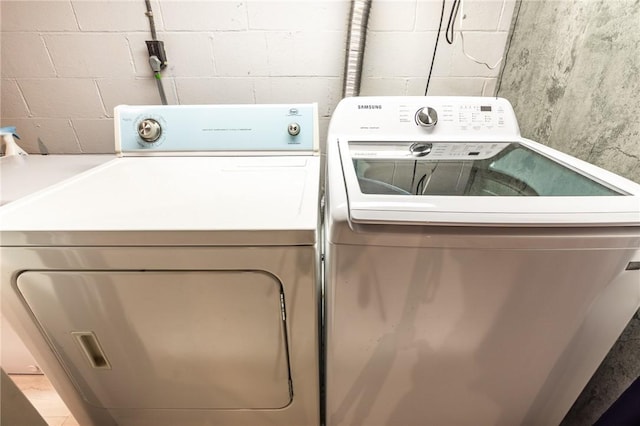 1029 3rd St, Baden, PA 15005 - laundry room with washer and clothes dryer and concrete block wall