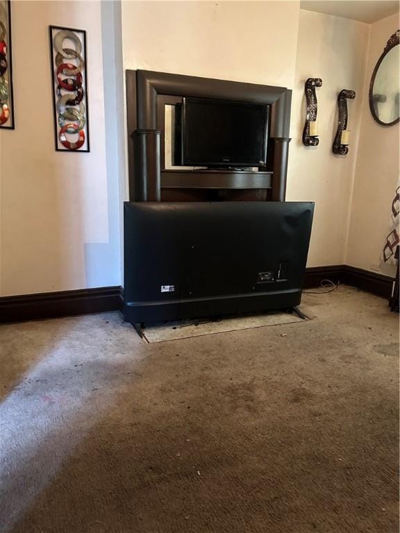 3134-3136 Huxley St, Sheraden, PA 15204 - detailed view of carpet flooring and baseboards