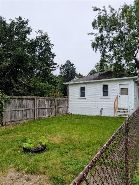 1837 Beech St, Mckeesport, PA 15132 - fenced backyard featuring entry steps