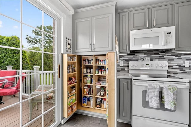 1049 Waterford Ct E, North Strabane, PA 15317 - view of pantry