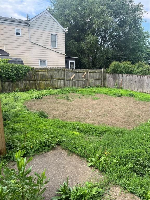 214 E Fairview Ave, Connellsville, PA 15425 - view of fenced backyard