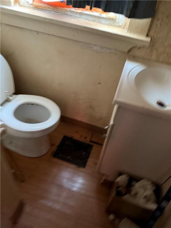 7514 Roslyn St, Swissvale, PA 15218 - bathroom featuring toilet and vanity