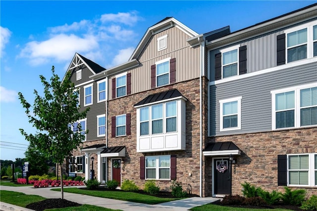 504 Nolan Cir, Cranberry Twp, PA 16066 - multi unit property featuring board and batten siding and stone siding