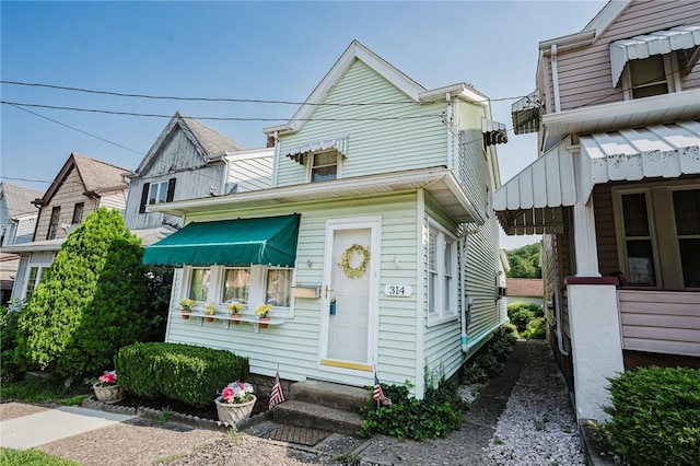 314 N 9th St, Apollo Boro, PA 15613 - view of front facade featuring entry steps