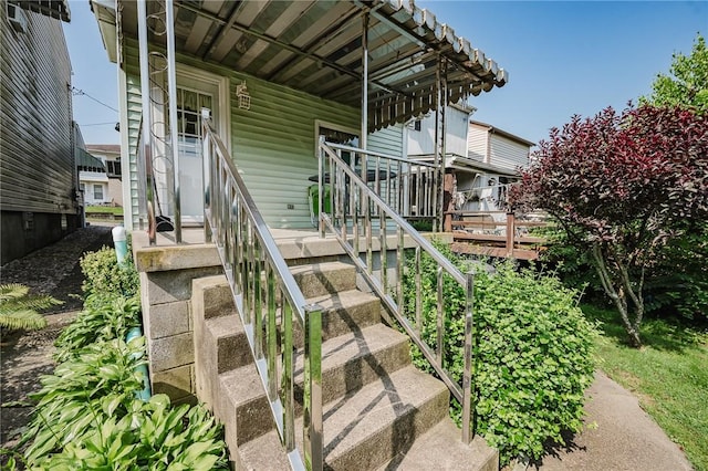 314 N 9th St, Apollo Boro, PA 15613 - doorway to property with covered porch