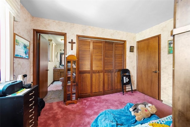 334 Park St, North Union Twp, PA 15401 - bedroom featuring carpet, wallpapered walls, a closet, and ensuite bath