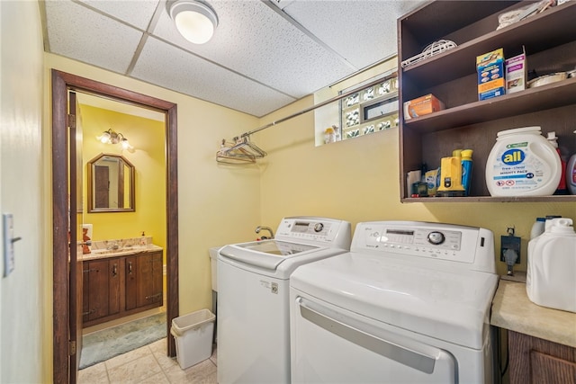982 Braddock Rd, Forest Hills Boro, PA 15221 - laundry area featuring washing machine and clothes dryer