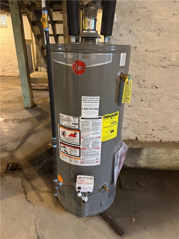21 Hodgson Ave, Ingram, PA 15205 - utilities featuring gas water heater