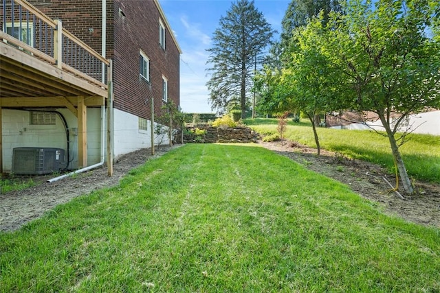 7604 Tyler Rd, Verona, PA 15147 - view of green lawn with a deck