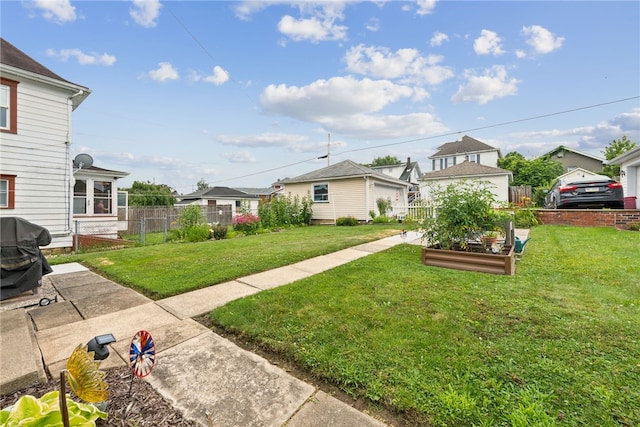 332 S Chestnut St, Scottdale, PA 15683 - view of front facade featuring a residential view and a garden