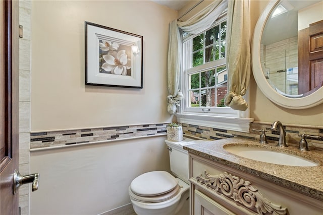 511 Brunswick Dr, Hempfield Twp, PA 15601 - bathroom with toilet and vanity