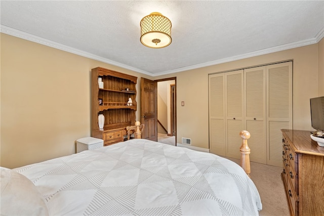 511 Brunswick Dr, Hempfield Twp, PA 15601 - bedroom with a closet, light colored carpet, and crown molding
