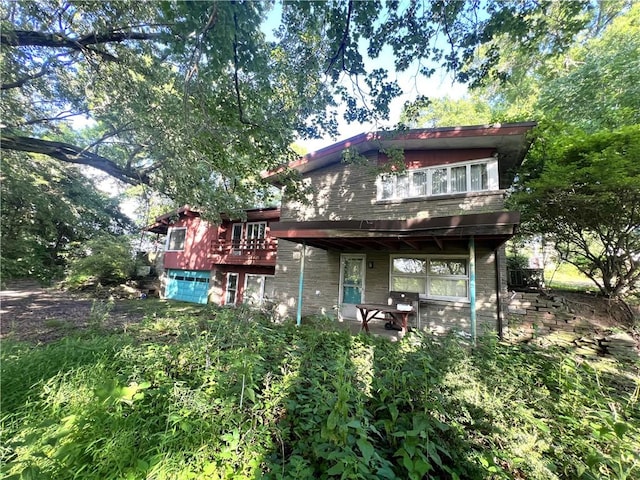 1560 Oneida Dr, Jefferson Hills, PA 15025 - rear view of house with an attached garage and a wooden deck