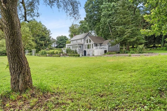 115 Nursery Rd, Forward Twp, PA 16053 - view of grassy yard