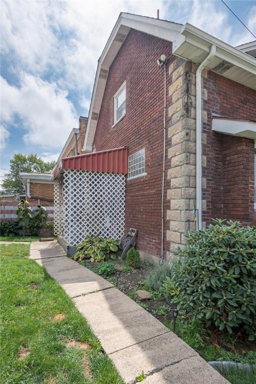 2913 Willett Rd, Brentwood, PA 15227 - view of side of home featuring brick siding
