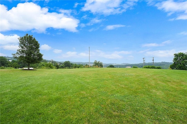 538 Bluegrass Dr, Canonsburg, PA 15317 - view of grassy yard featuring a view of countryside
