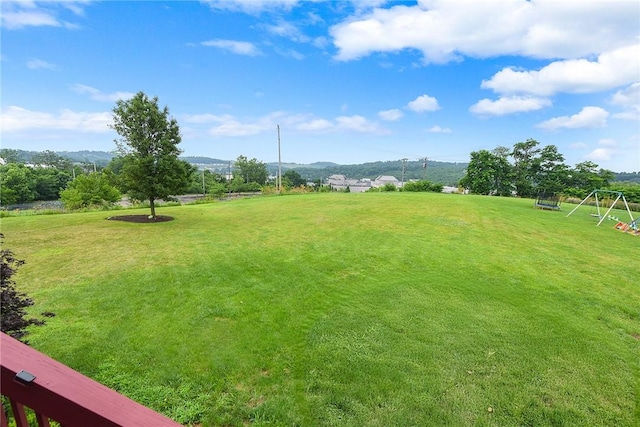 538 Bluegrass Dr, Canonsburg, PA 15317 - view of yard featuring a mountain view