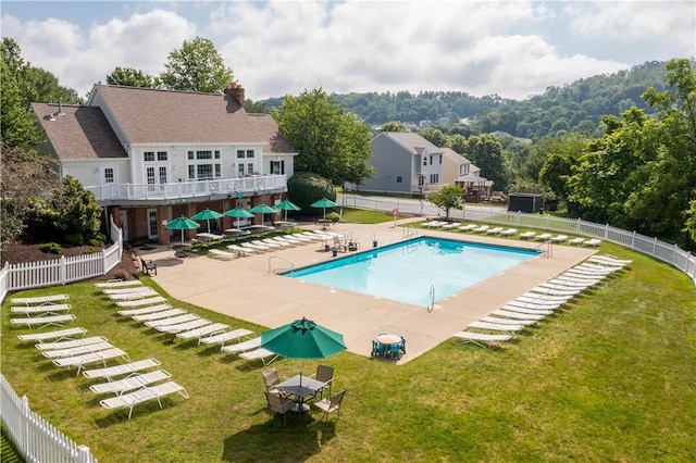 538 Bluegrass Dr, Canonsburg, PA 15317 - community pool featuring a patio area