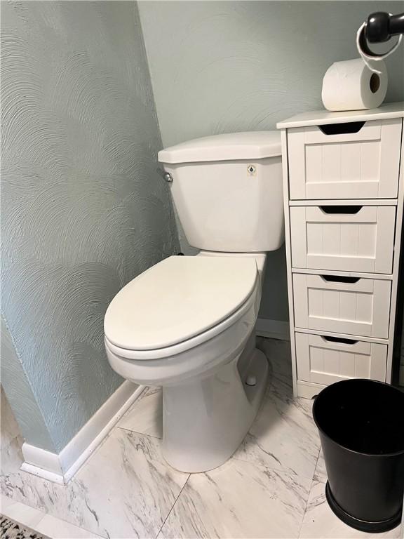 1069 Martin Ave, New Kensington, PA 15068 - bathroom with marble look tiles