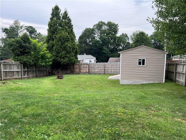 1069 Martin Ave, New Kensington, PA 15068 - fenced backyard with a shed