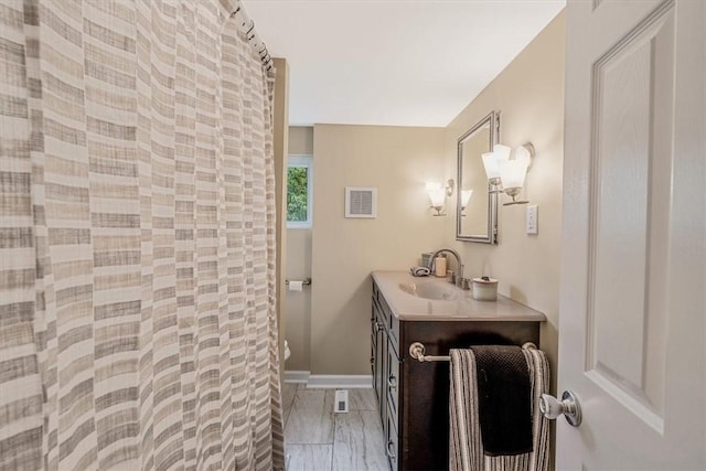 7321 Ringertown Rd, Murrysville, PA 15632 - full bathroom featuring vanity and a shower with curtain