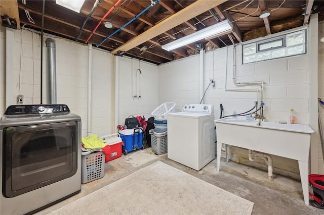 516 Shenango Rd, Chippewa Twp, PA 15010 - laundry room featuring independent washer and dryer and concrete block wall
