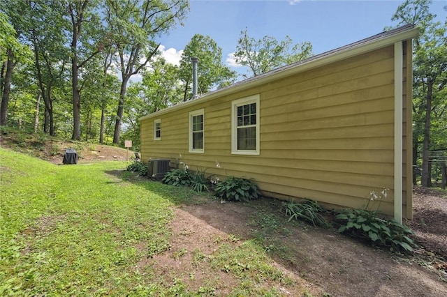 516 Shenango Rd, Chippewa Twp, PA 15010 - view of side of property with a cooling unit and a lawn