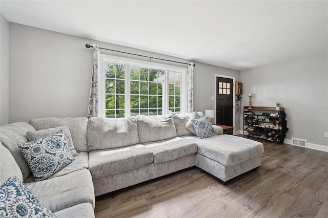 516 Shenango Rd, Chippewa Twp, PA 15010 - living area featuring wood finished floors and baseboards