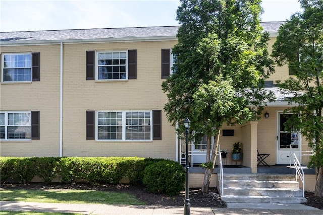 109 Raleigh Ct, Ross Twp, PA 15237 - view of property with brick siding and covered porch