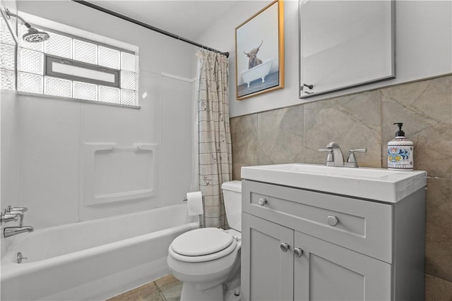 109 Raleigh Ct, Ross Twp, PA 15237 - bathroom featuring tile walls, vanity, and shower / tub combo with curtain