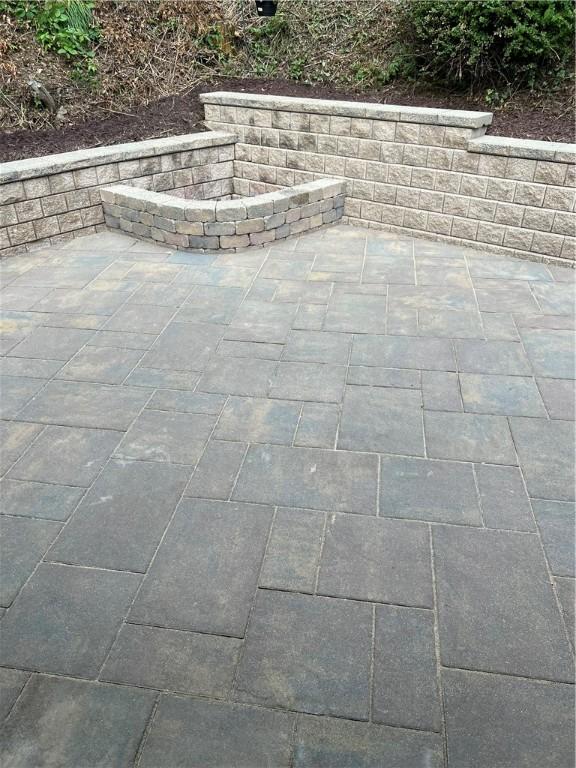 4 Thornridge Rd, Kilbuck Twp, PA 15202 - view of patio