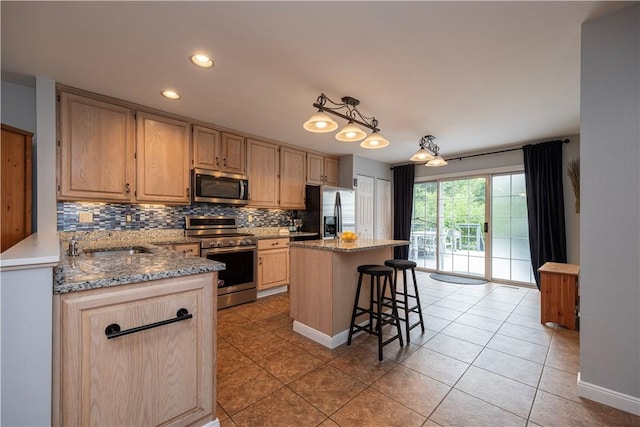 314 Westburn Ct, Seven Fields Boro, PA 16046 - kitchen with appliances with stainless steel finishes, light brown cabinetry, backsplash, a center island, and a breakfast bar