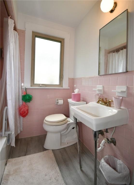 2464-2466 Beechwood Blvd, Squirrel Hill, PA 15217 - full bath featuring tile walls, wood finished floors, and a wainscoted wall