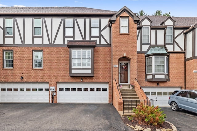 309 Kingsberry Cir, Mt Lebanon, PA 15234 - photo 1