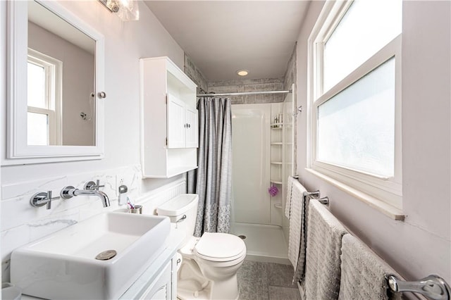 209 Farmbrook Dr, Hempfield Twp, PA 15601 - full bath featuring vanity and a shower with curtain