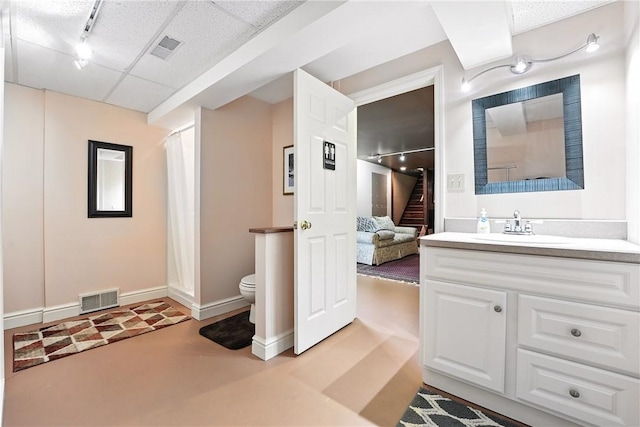 13 Kings Ln, Pine Twp, PA 16127 - bathroom featuring track lighting, vanity, ensuite bathroom, and curtained shower