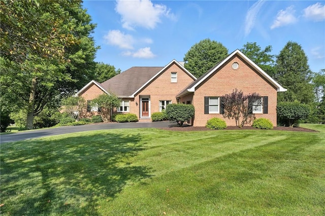 13 Kings Ln, Pine Twp, PA 16127 - view of front of home featuring brick siding and a front yard