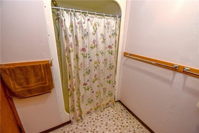 1323 Leaside Dr, Lincoln Place, PA 15207 - full bathroom featuring a shower with curtain