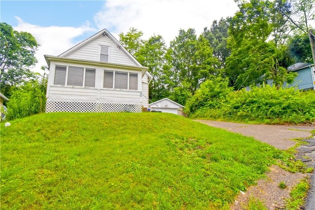 1323 Leaside Dr, Lincoln Place, PA 15207 - view of front facade with a front lawn