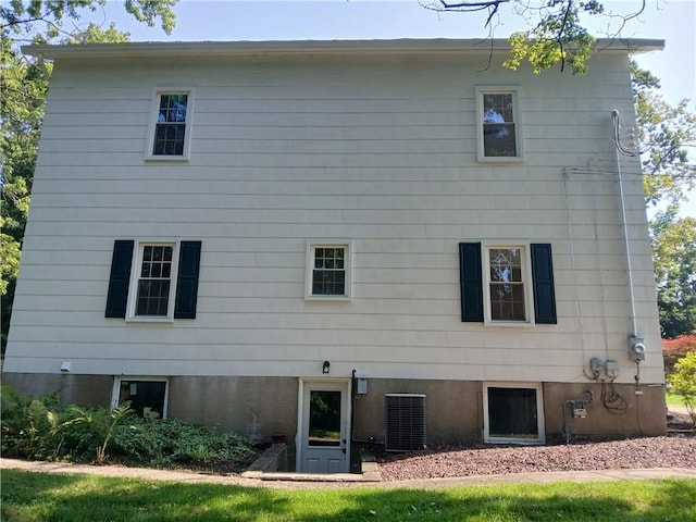 1211 Reed St, North Huntingdon, PA 15642 - rear view of house