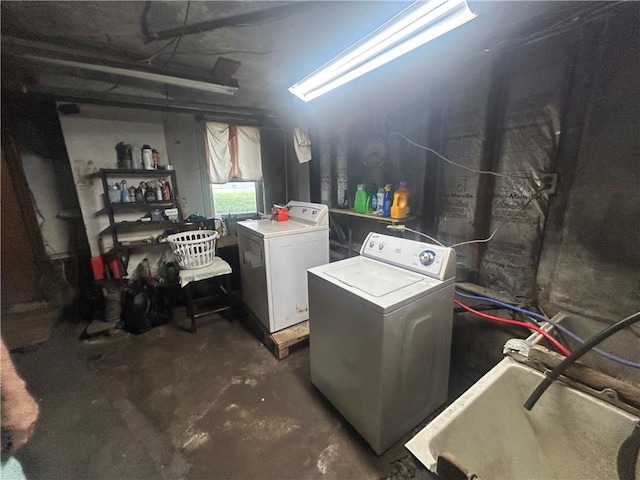 822 4th St, West Elizabeth, PA 15088 - laundry area with washer and clothes dryer