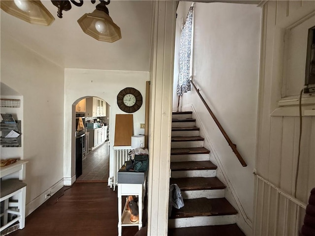 431 New York Ave, Rochester Twp, PA 15074 - staircase featuring arched walkways and wood finished floors