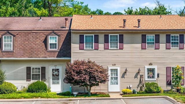 651 Newton Sq, Moon/Crescent Twp, PA 15108 - colonial inspired home featuring a shingled roof